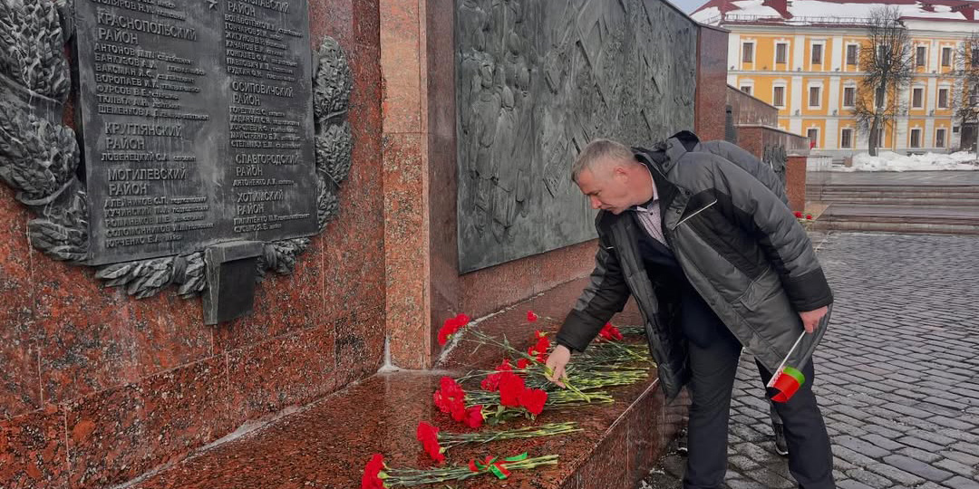 Торжественное возложение цветов, посвященное Дню защитников Отечества и Вооруженных Сил Республики Беларусь